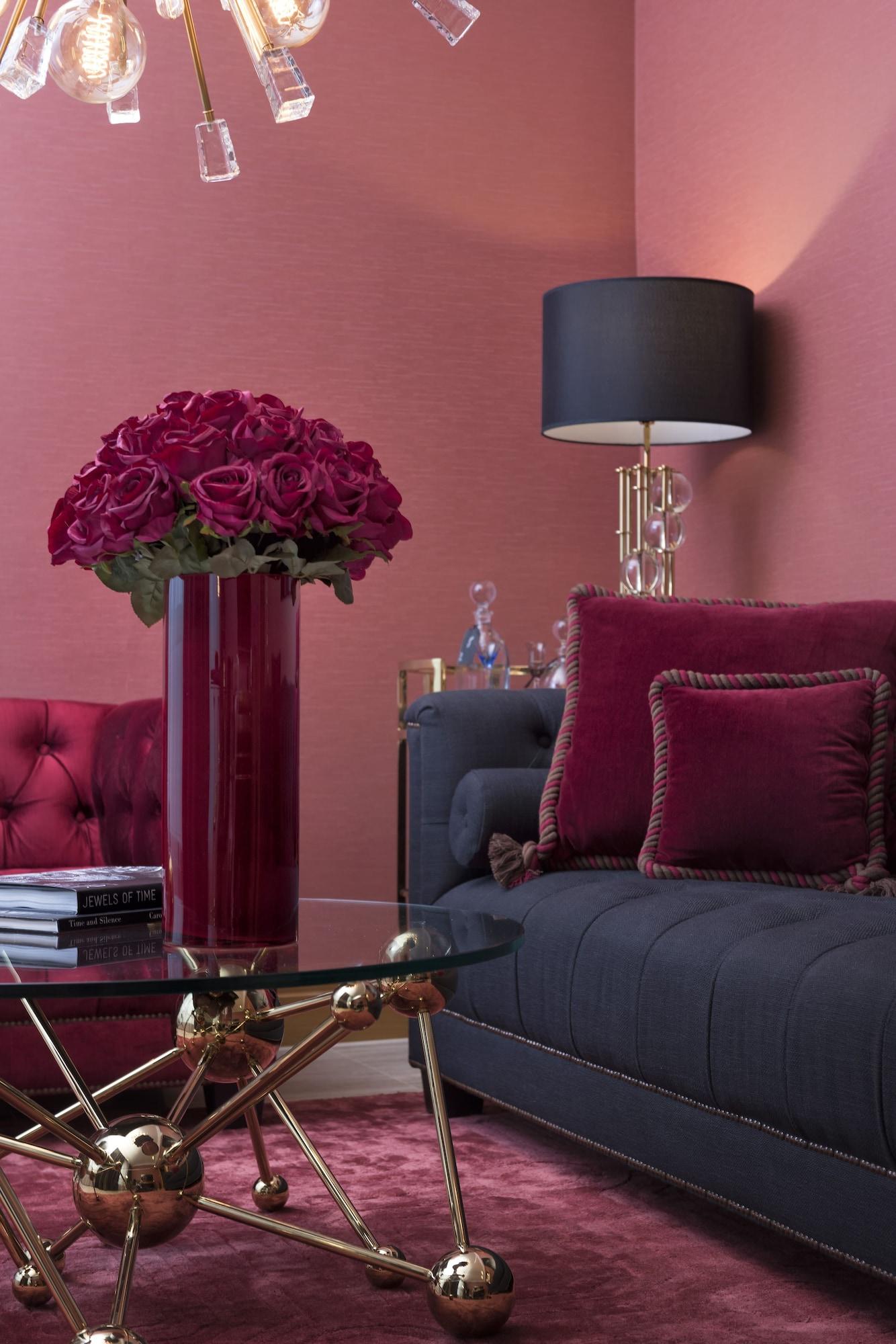 Hotel Palace Berlin Bagian luar foto A room with a red color scheme