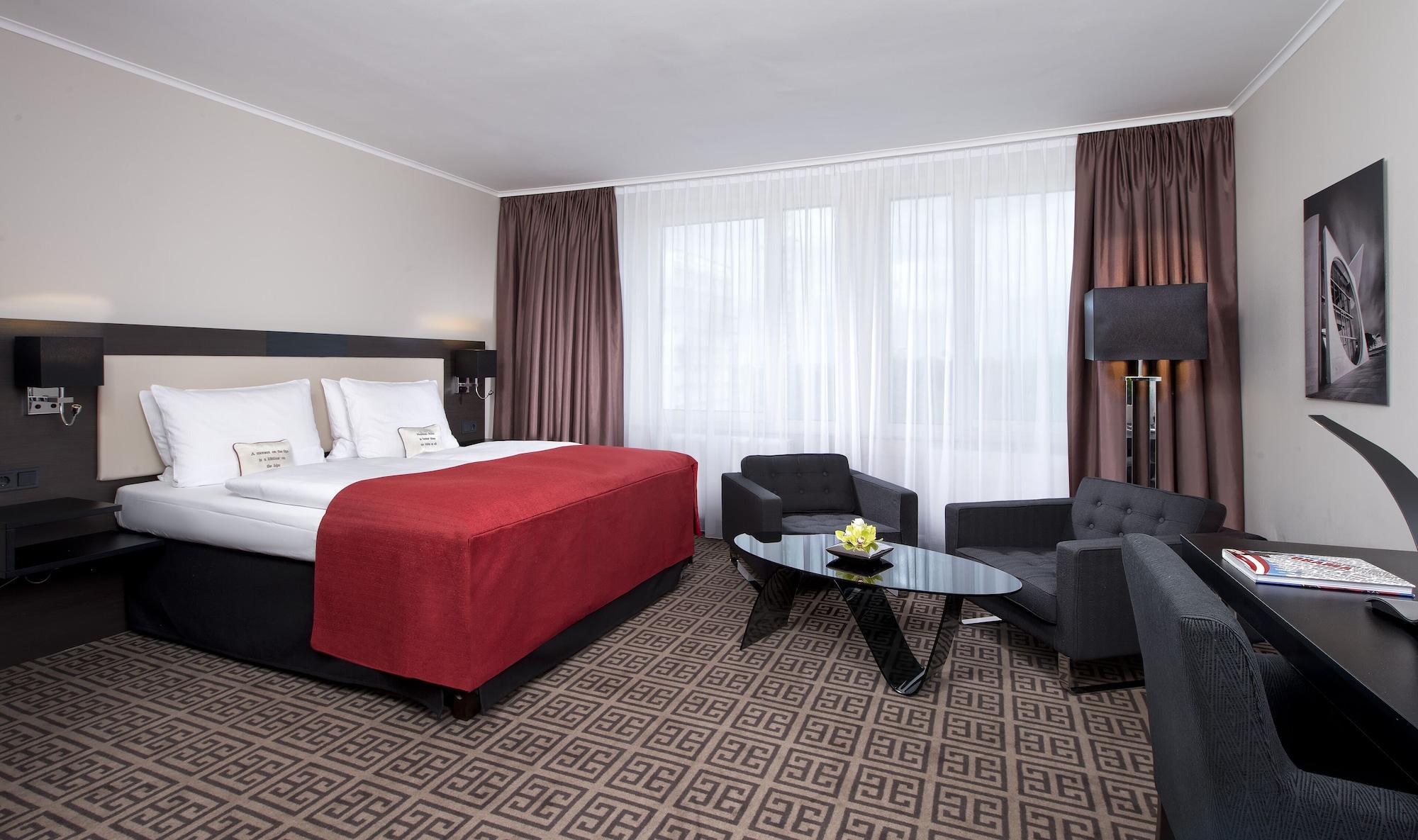 Hotel Palace Berlin Bagian luar foto A room at the hotel