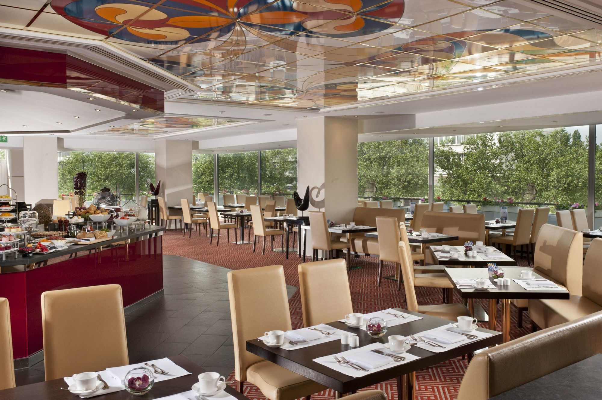 Hotel Palace Berlin Restoran foto The restaurant
